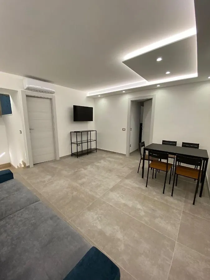 Vibra Napoli Apartament 0*, Naples