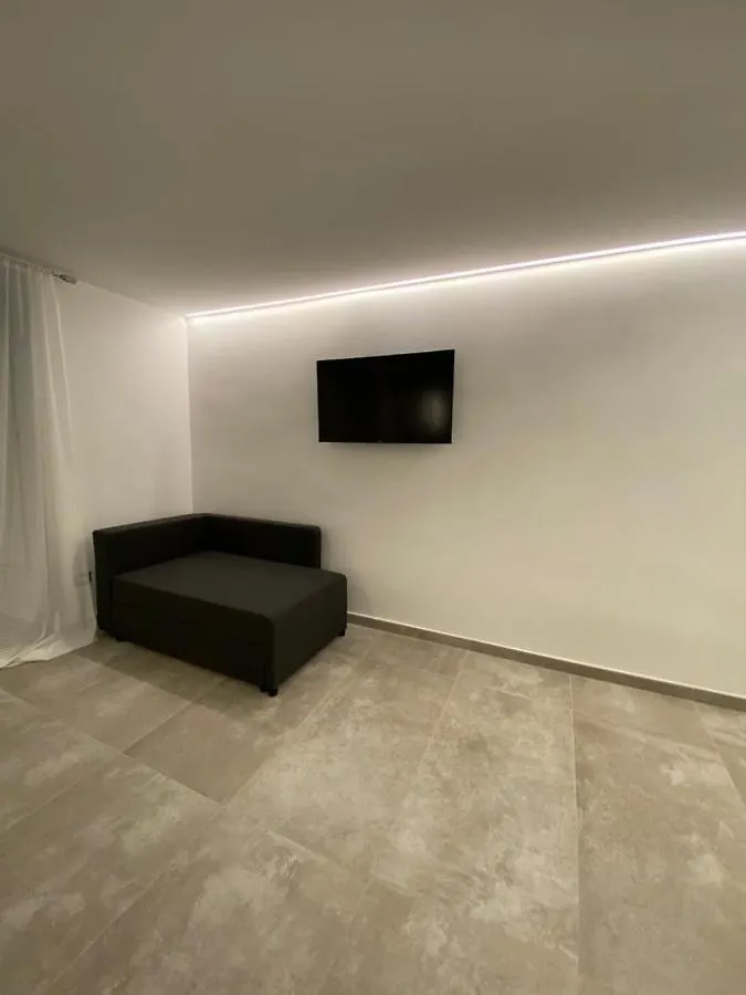 Vibra Napoli Apartament 0*, Naples Italy